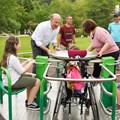 Für alle: Der barrierefreie Spielplatz in Oberschönenfeld steht beispielhaft für den Einsatz des Bezirks Schwaben für mehr Inklusion. Foto: Elisabeth Heisig