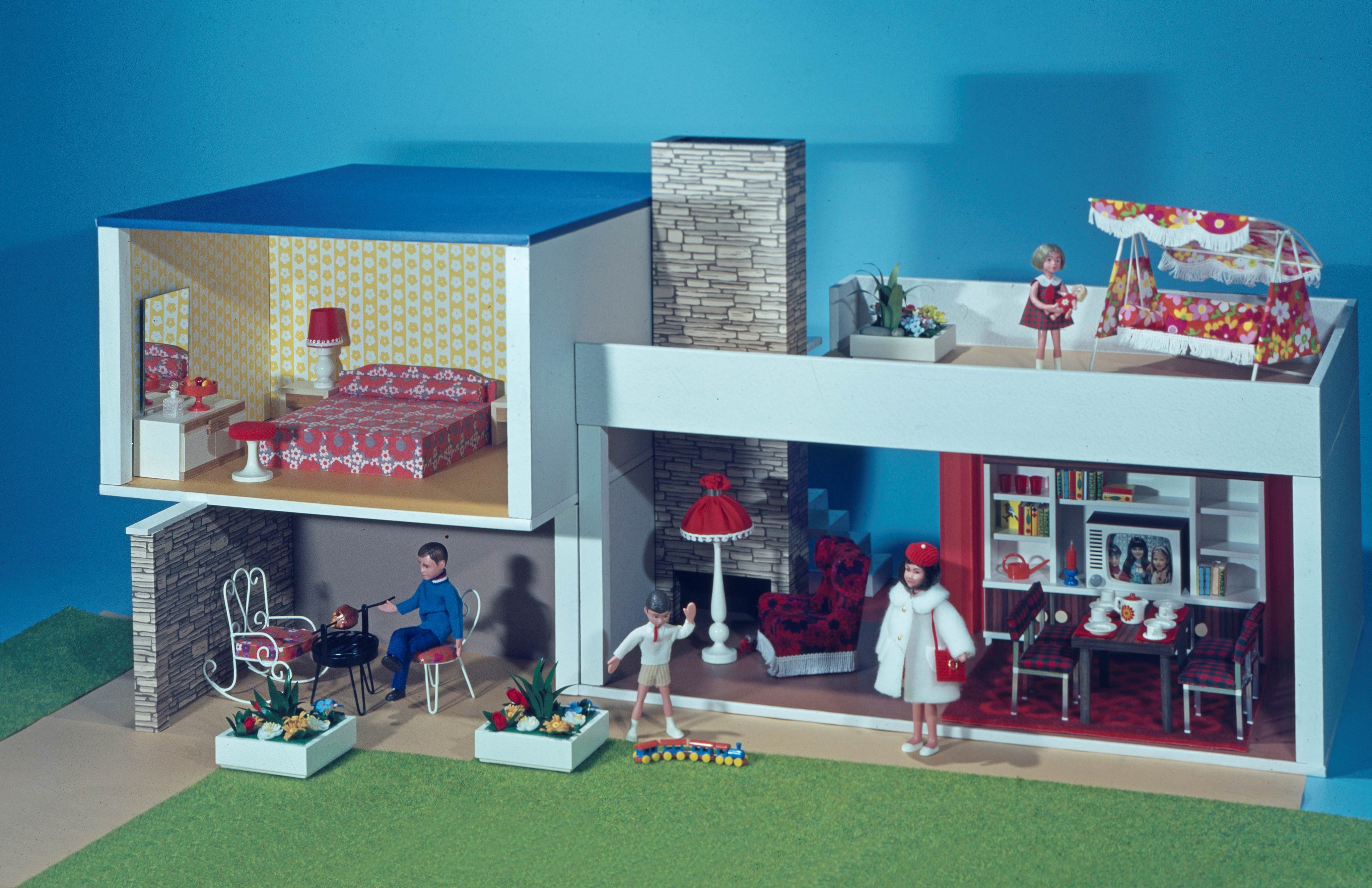 „Wohntrends in Miniatur“ – Museum Oberschönenfeld präsentiert Puppenmöbel der Allgäuer Firma Bodo Hennig 
