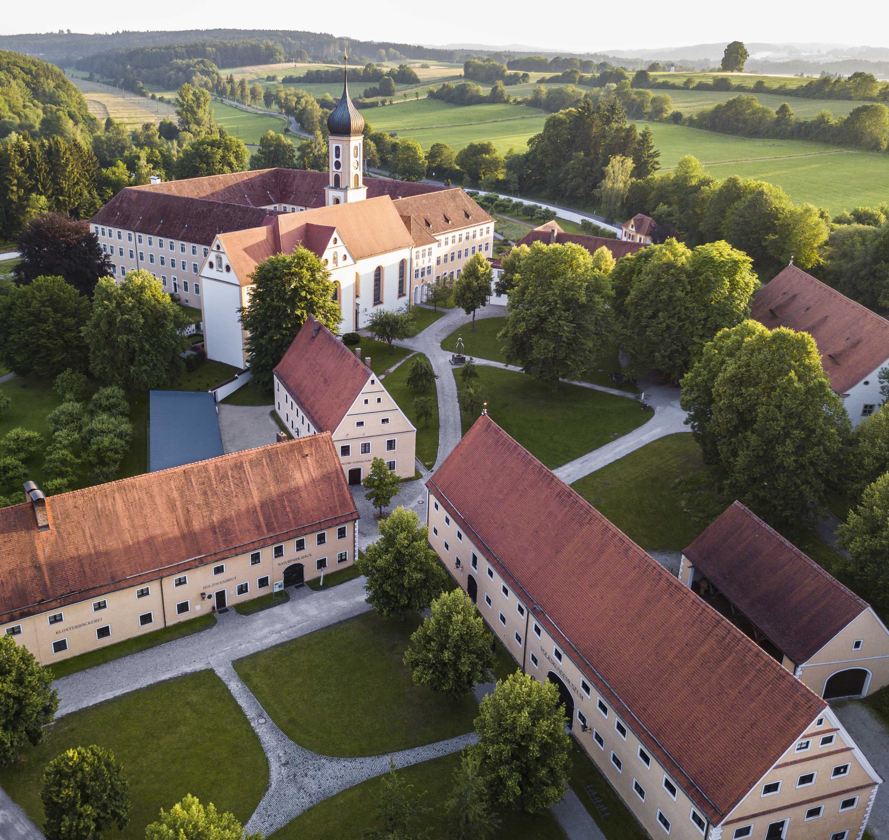 Oberschönenfeld mal anders erkunden: Das Kloster und seine Kulturlandschaft