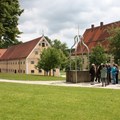 Geländeführung - Foto: Barbara Magg, Museum Oberschönenfeld