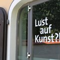 Eingang mit Aufschrift "Lust auf Kunst"