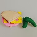 Belegtes Brot und Gürkchen aus Filz Belegtes Brot und Gürkchen aus Filz