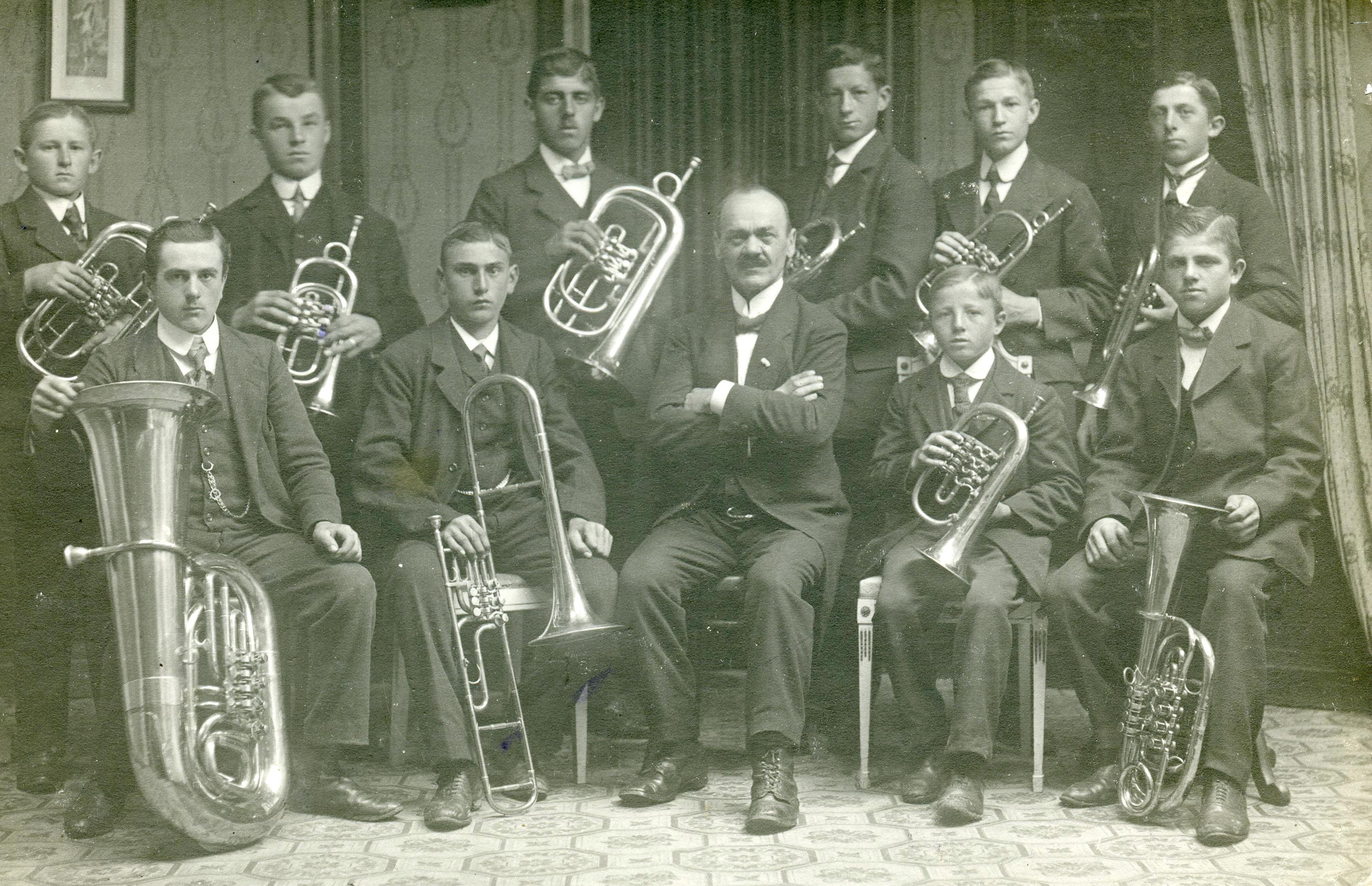 An der Spitze der Blasmusik – Augsburger Kapellmeister um 1900