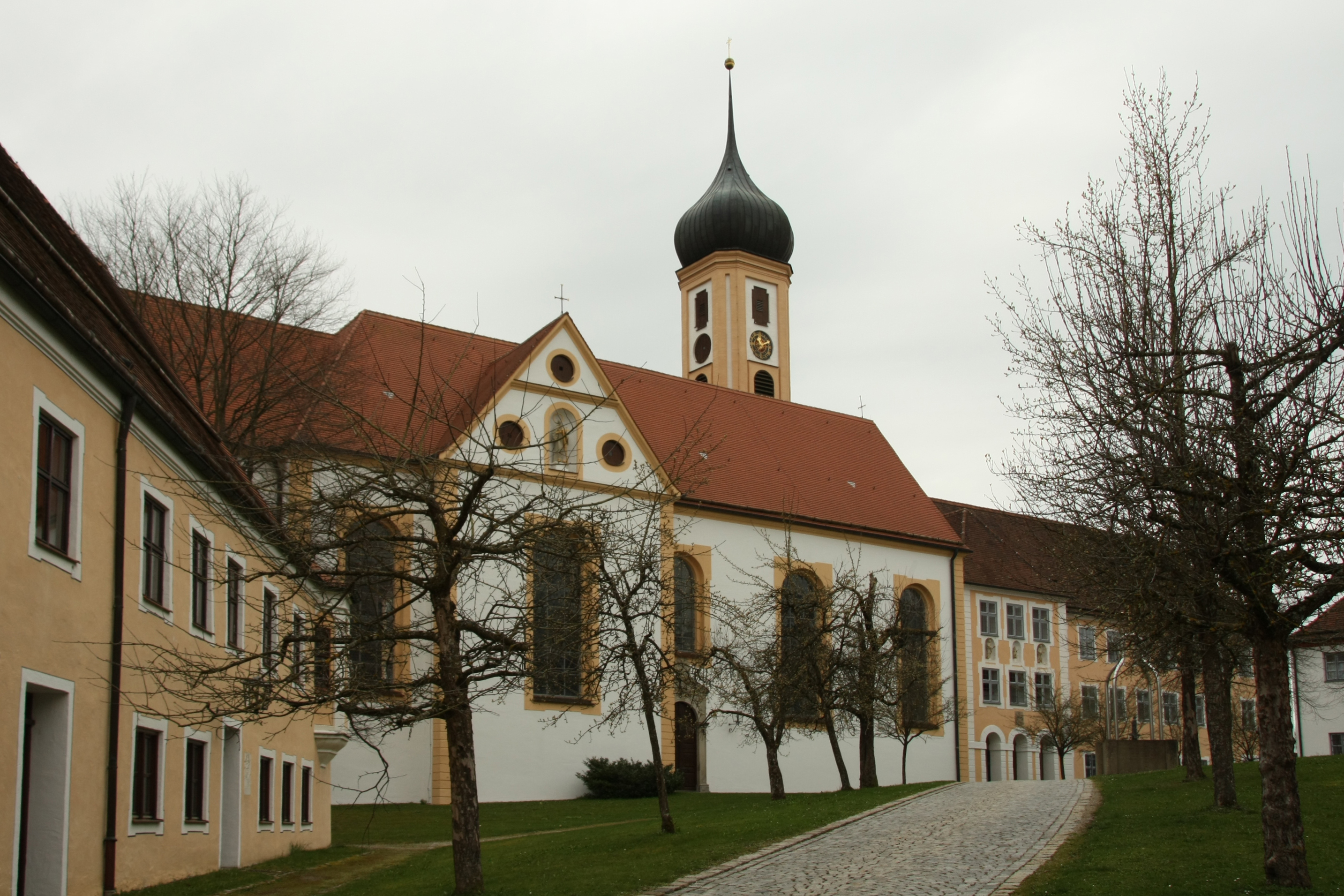 Abteikirche außen
