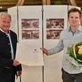 Überreichung der Urkunde an den Kunstpreisträger 2021