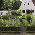 Garten mit Besucherzentrum